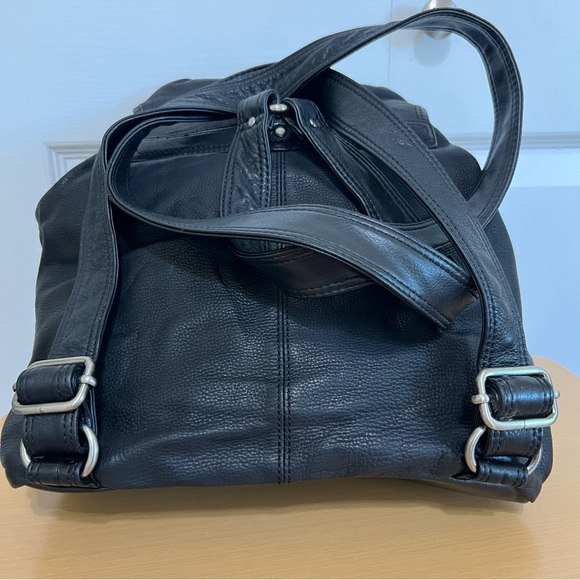 Kenneth Cole Black Leather Backpack Turnlock Buckle Details - Picture 7 of 14